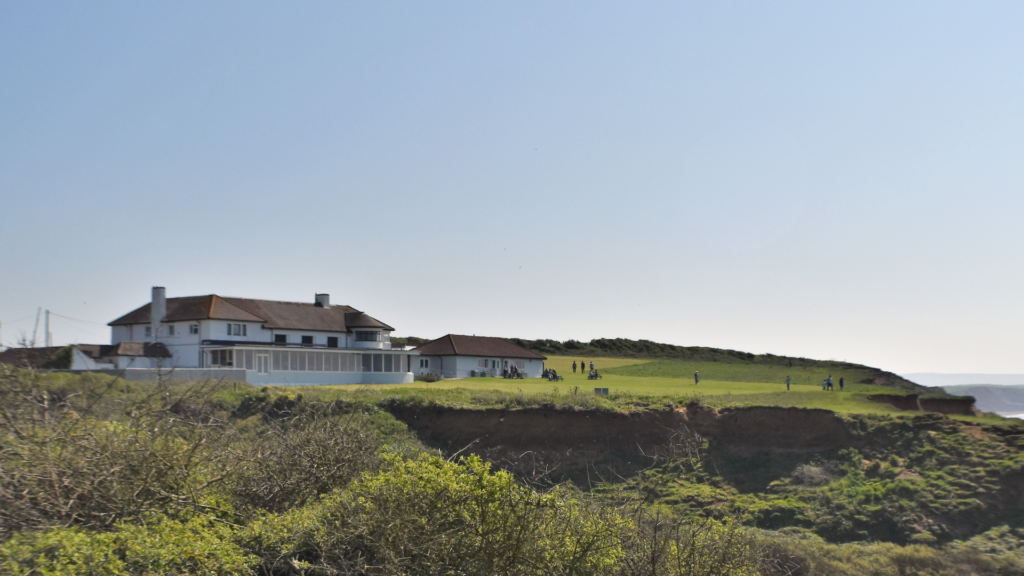 isle of wight photo from afar 2022 looking out over the cliff and sea 