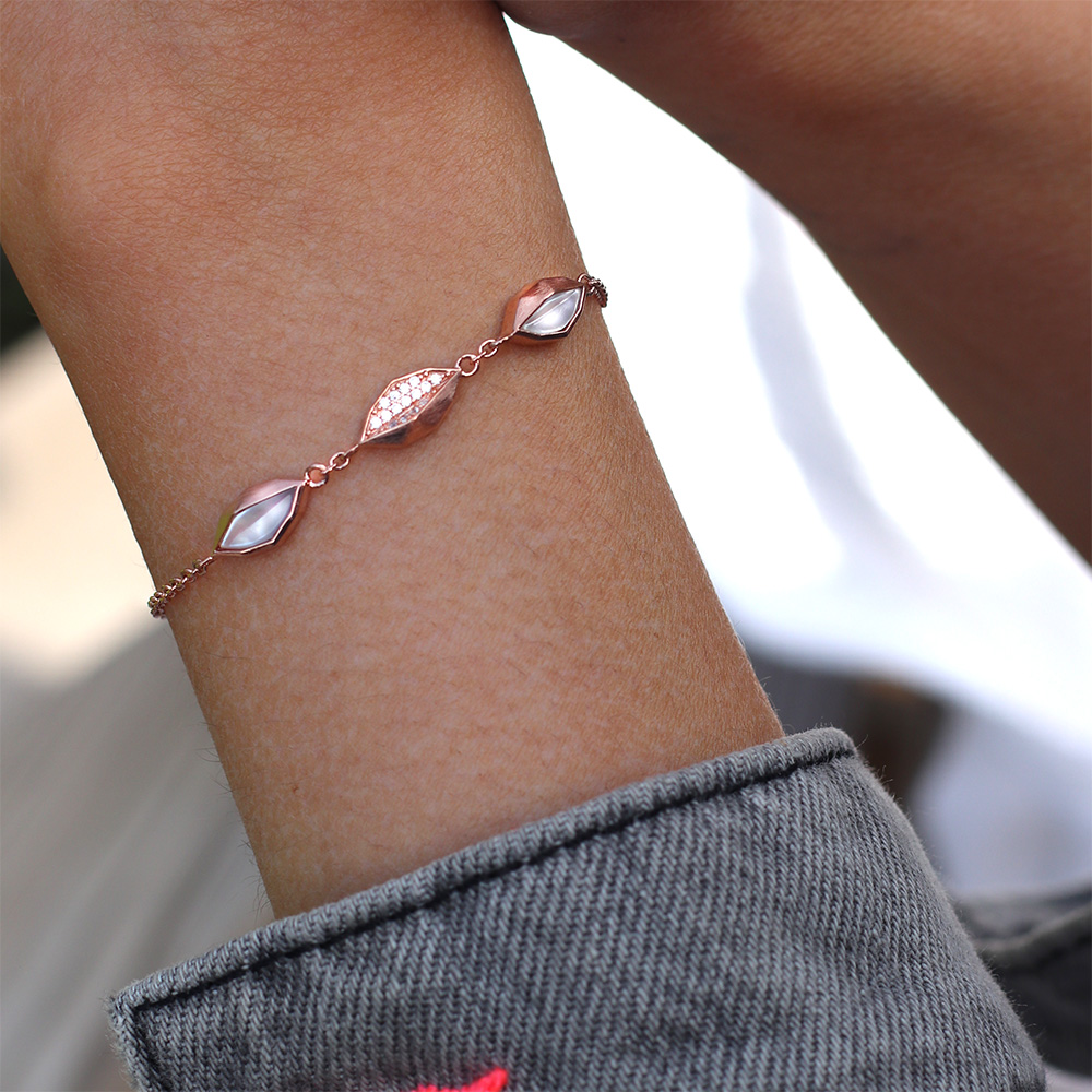 kyra-rose-gold-pearl-bracelet